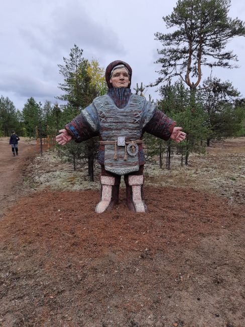 Мастера из Сыктывдина изготовили статую бабушки Параськи для заповедника