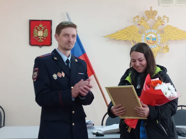 Жительницу Нижнего Одеса поощрили за помощь в раскрытии грабежа